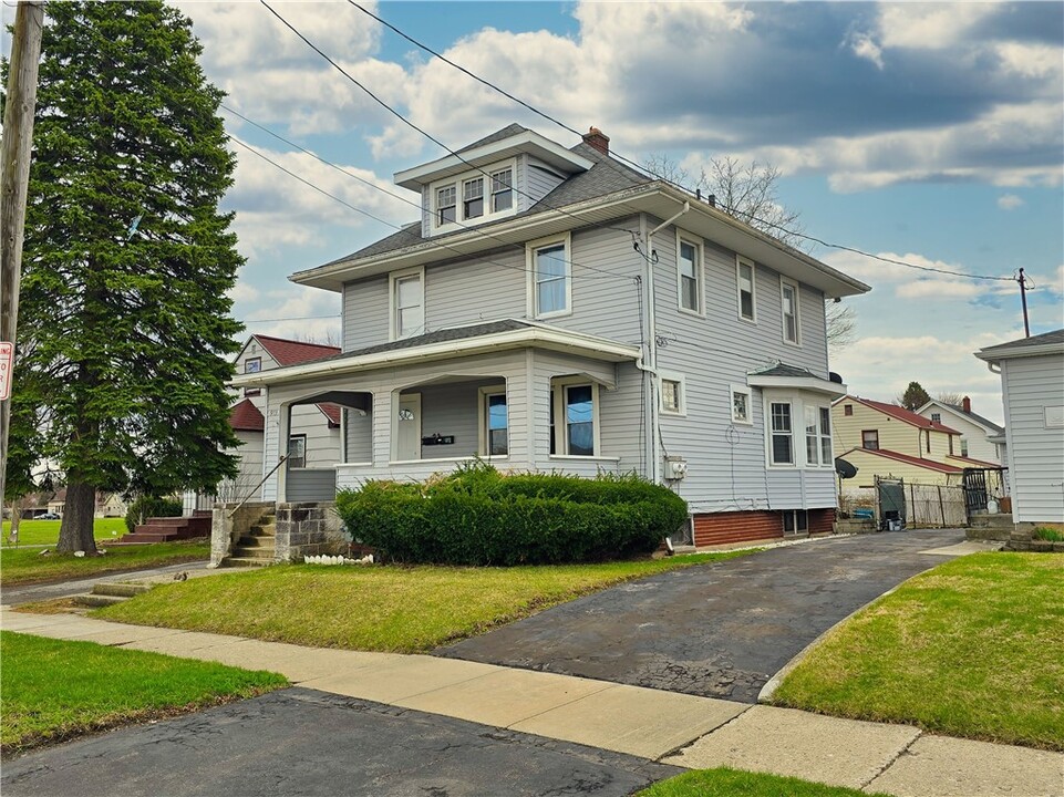 973 Emerson St in Rochester, NY - Building Photo