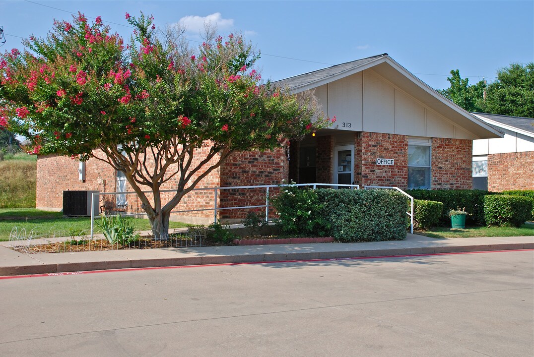 Gateway Village in Azle, TX - Foto de edificio