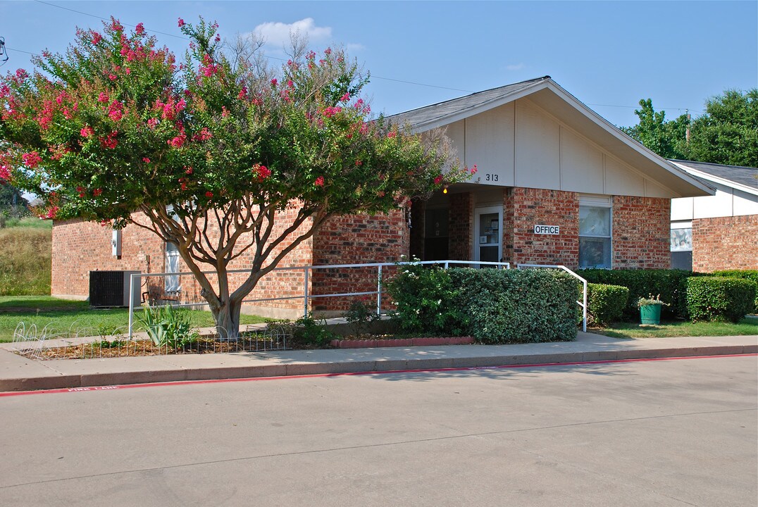 Gateway Village in Azle, TX - Building Photo