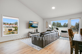 685-685 Boynton Pl in Kelowna, BC - Building Photo - Building Photo