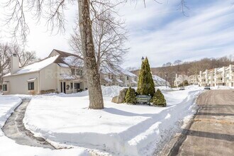 85 N Main St in East Hampton, CT - Foto de edificio - Building Photo