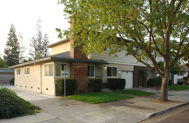 924 College Dr in San Jose, CA - Foto de edificio - Building Photo