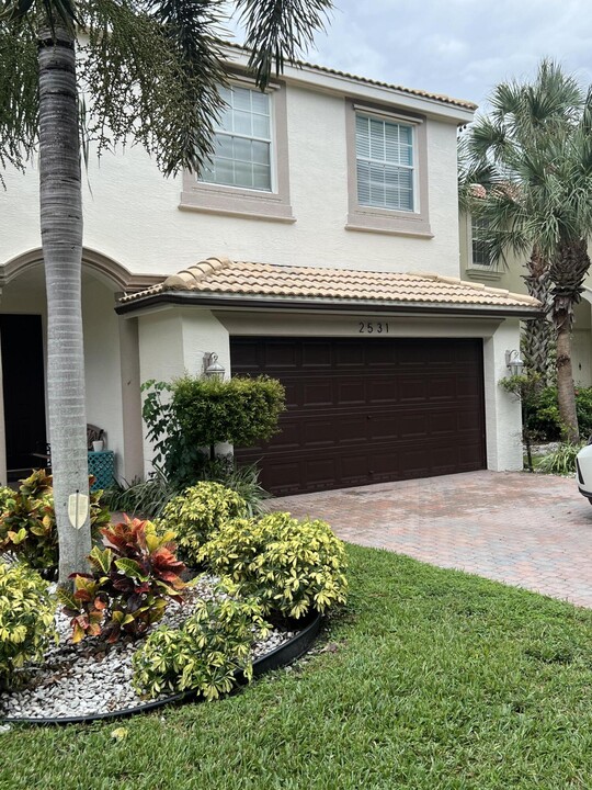 2531 Sawyer Terrace in Wellington, FL - Foto de edificio