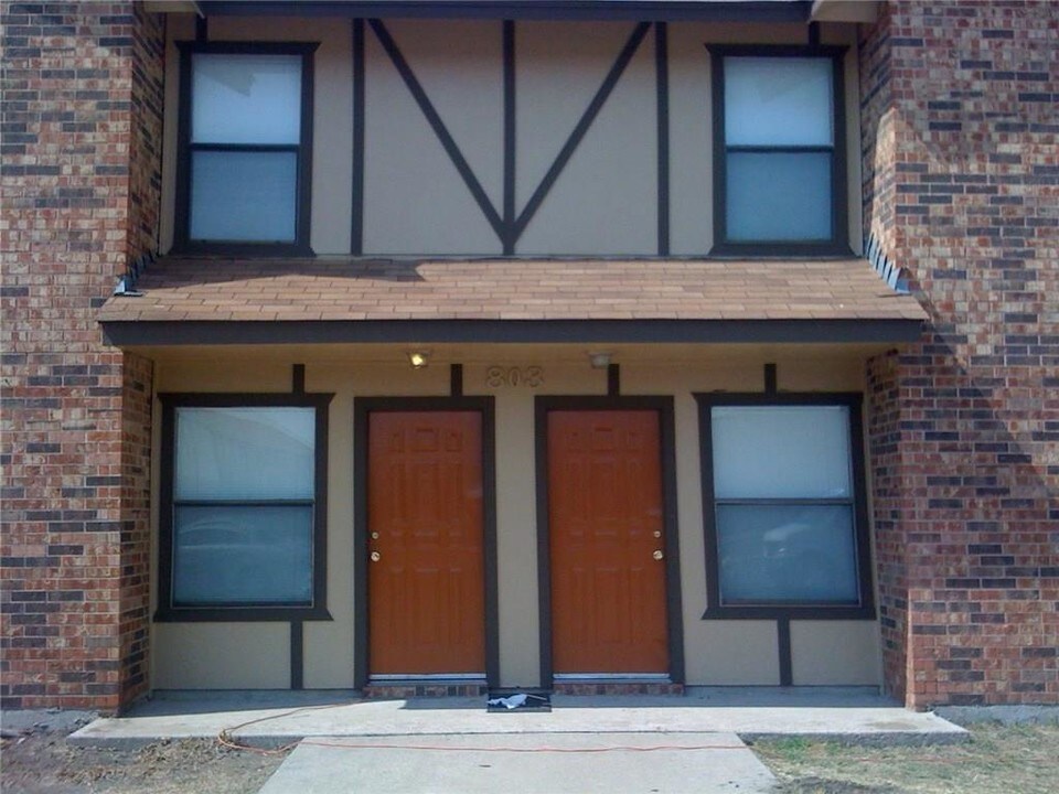 803 Bluebonnet Dr-Unit -D in Keller, TX - Building Photo