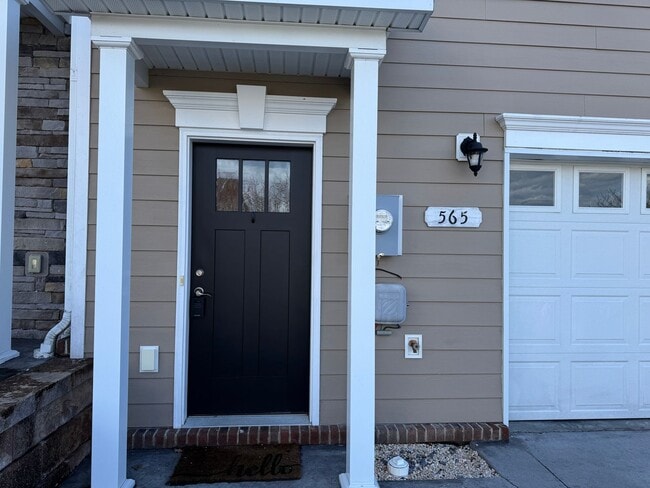 565 Spring Oaks Drive in Harrisonburg, VA - Building Photo - Building Photo