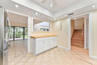 1900 Presidential Way in West Palm Beach, FL - Building Photo - Building Photo