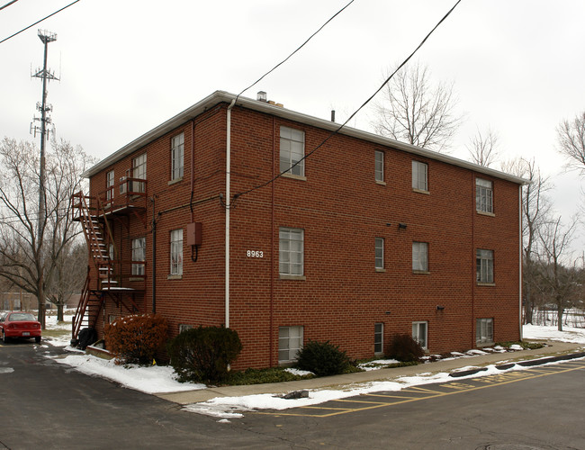 8963 Brecksville Rd in Brecksville, OH - Foto de edificio - Building Photo