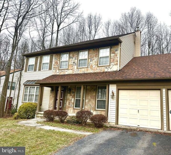 property at 6 Heather Loft Ct