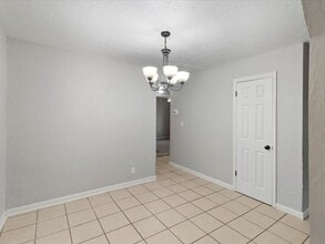 5937 NW 58th Terrace in Warr Acres, OK - Building Photo - Building Photo