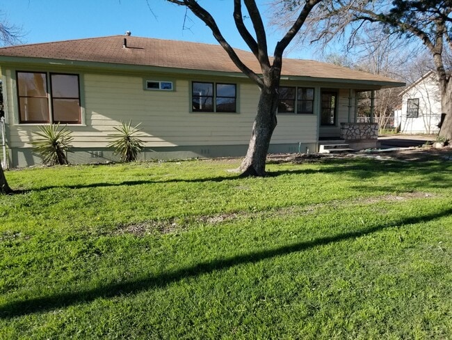 205 Hosack St in Taylor, TX - Building Photo - Building Photo