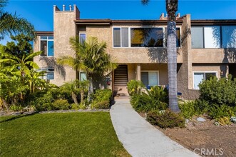 16877 Bluewater Ln in Huntington Beach, CA - Building Photo - Building Photo