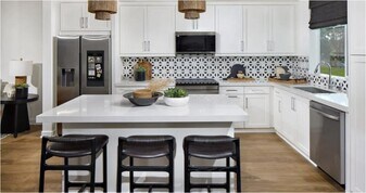 14338 Savannah Ct in San Diego, CA - Building Photo