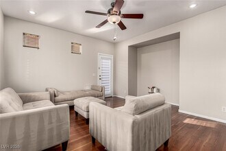 9207 Onesto Ave in Las Vegas, NV - Building Photo - Building Photo