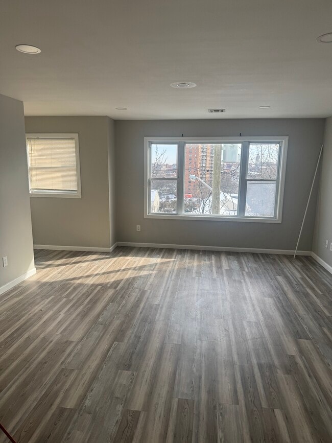 33 Cliff St, Unit 2 in Paterson, NJ - Building Photo - Building Photo