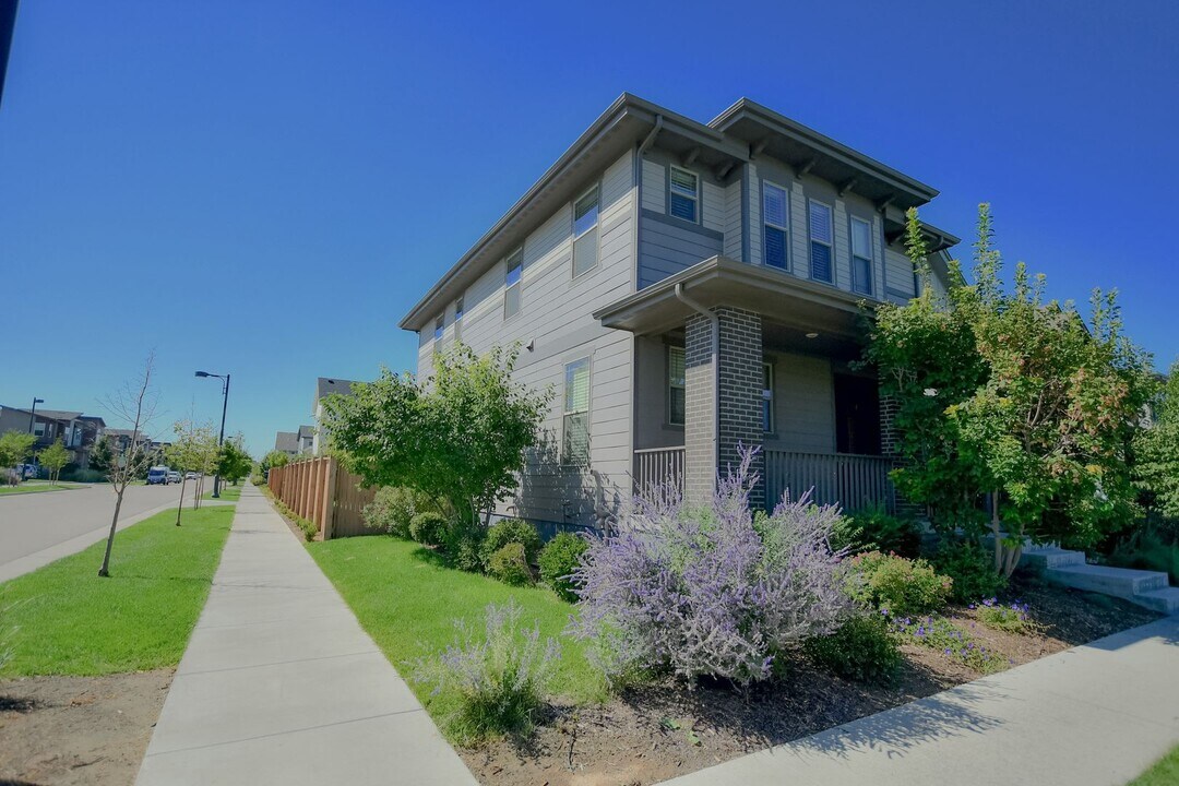 5883 Alton St in Denver, CO - Building Photo