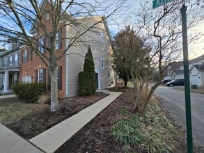 44155 Azalea Ct in California, MD - Foto de edificio - Building Photo