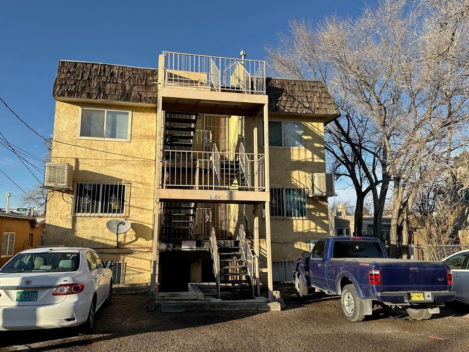 2104 Lead Ave SE in Albuquerque, NM - Building Photo