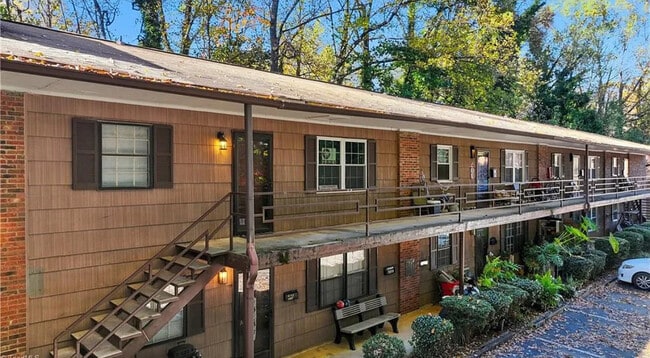 372 S Cherry St, Unit B in Kernersville, NC - Foto de edificio - Building Photo