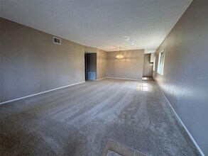 2402 Ecuadorian Way, Unit 40 in Clearwater, FL - Building Photo - Building Photo