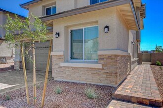 345 Isla Enclave Wy in Henderson, NV - Building Photo - Building Photo