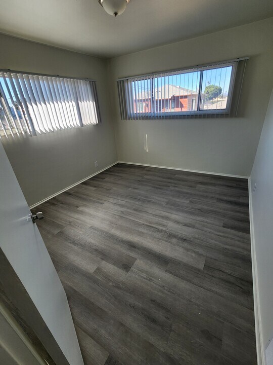 7015 8th Ave in Los Angeles, CA - Building Photo
