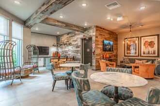 Havana Square Apartments in Tampa, FL - Foto de edificio - Interior Photo