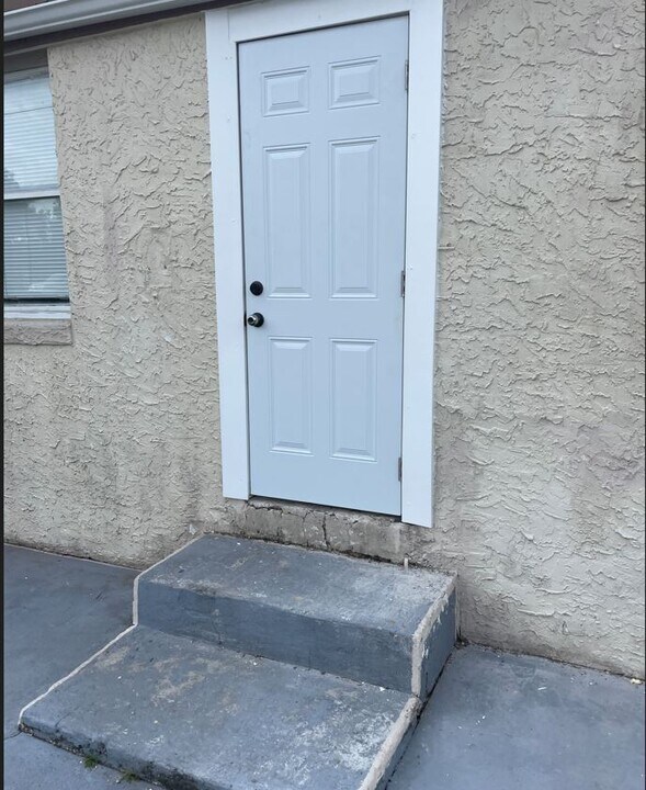 96 Rhine Dr in North Fort Myers, FL - Building Photo