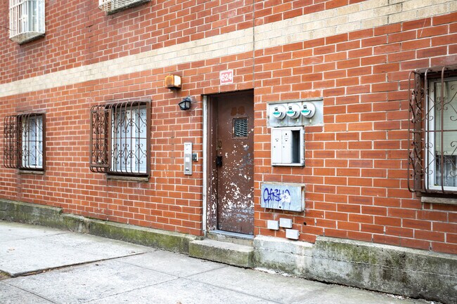 624 Wythe Ave in Brooklyn, NY - Building Photo - Building Photo