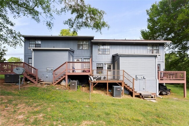 property at 515 N Walnut St