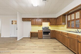 240 N College Rd in Lafayette, LA - Building Photo - Building Photo