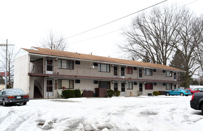 Eastwood Apartments in Niles, OH - Foto de edificio - Building Photo