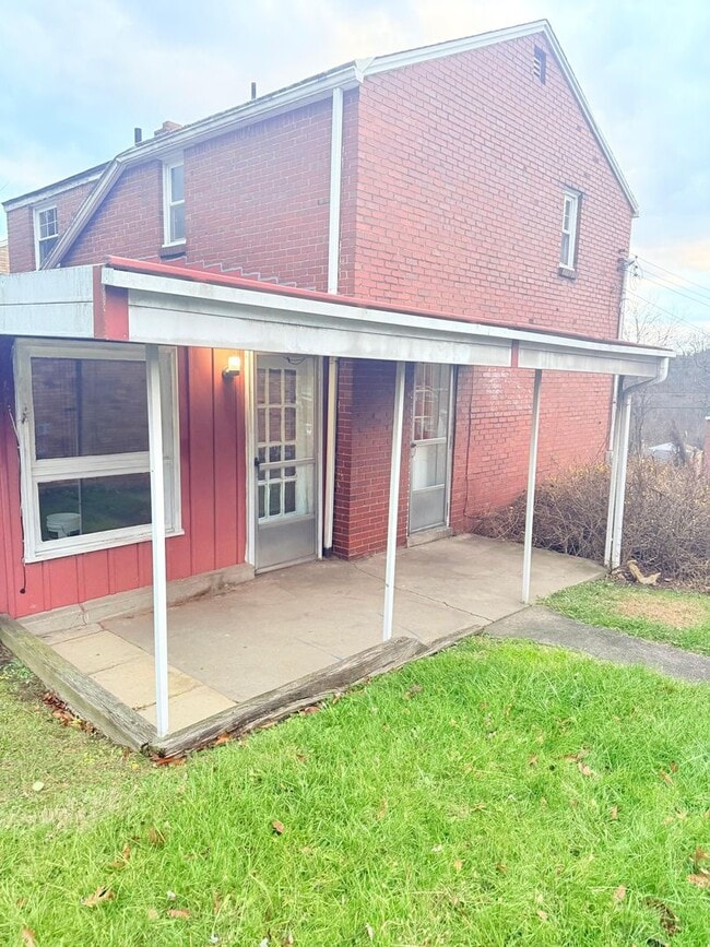 8017 Thon Dr in Verona, PA - Building Photo - Building Photo