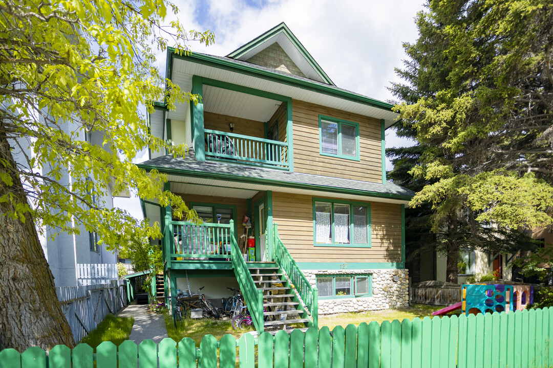 127 Muskrat St in Banff, AB - Building Photo