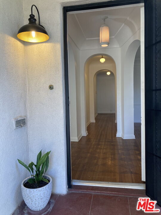 1045 S Crescent Heights Blvd in Los Angeles, CA - Building Photo - Building Photo