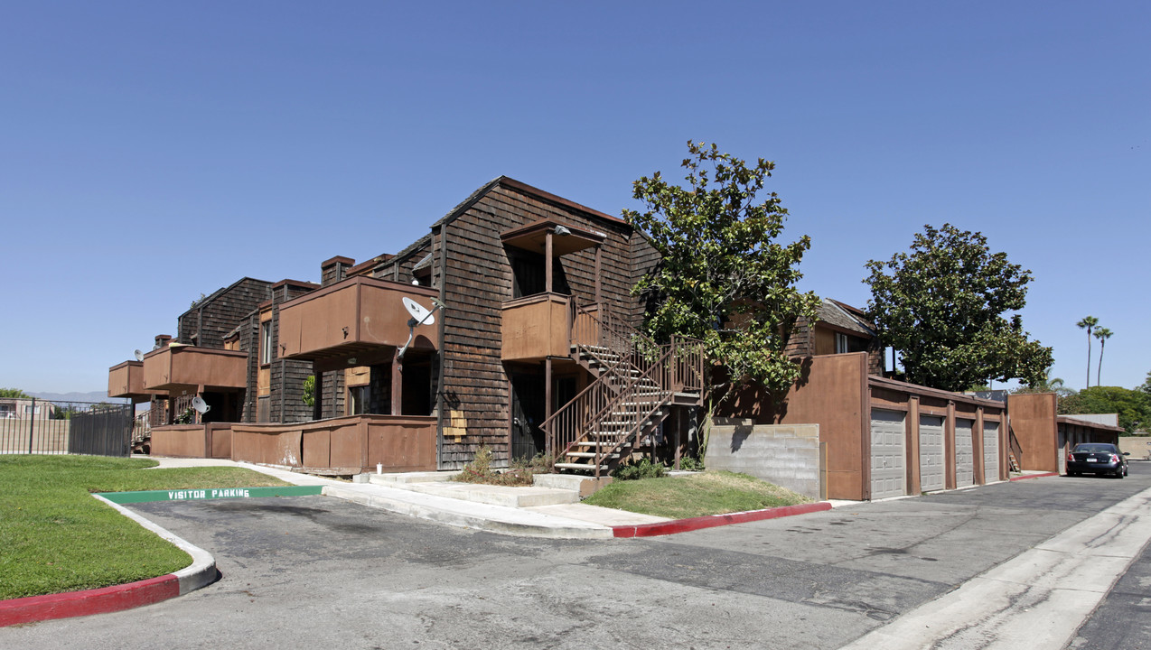 9030 Newport Ave in Fontana, CA - Building Photo