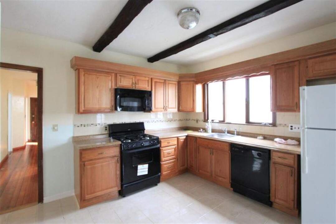 25 Belknap St, Unit 1 in Somerville, MA - Building Photo