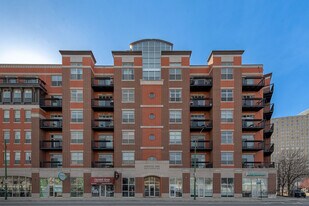 1935 S Archer Ave, Unit 314B in Chicago, IL - Building Photo