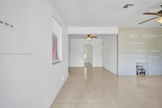 2331 Arcadia Dr in Miramar, FL - Building Photo - Building Photo