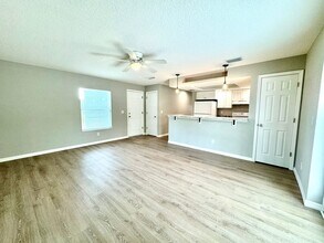 1001 N Rockingham Ave in Tavares, FL - Foto de edificio - Building Photo