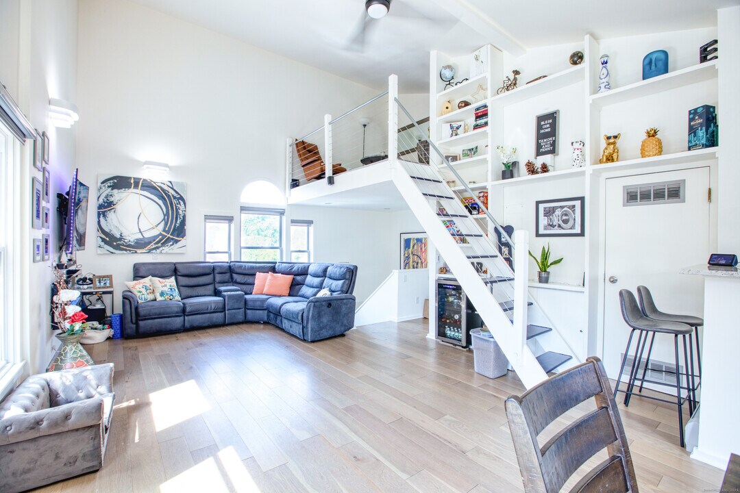 32 Pine St in Norwalk, CT - Building Photo