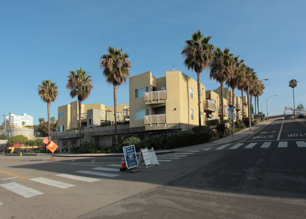 New Hope Ctyrd Santa Monica in Santa Monica, CA - Building Photo