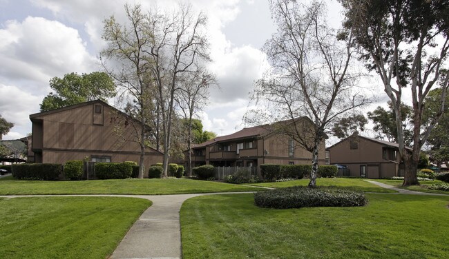 Cherry Lane Apartment in Fremont, CA - Foto de edificio - Building Photo