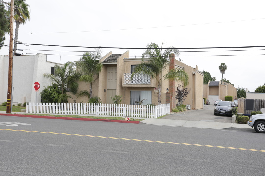 2722 Delaware St in Huntington Beach, CA - Foto de edificio