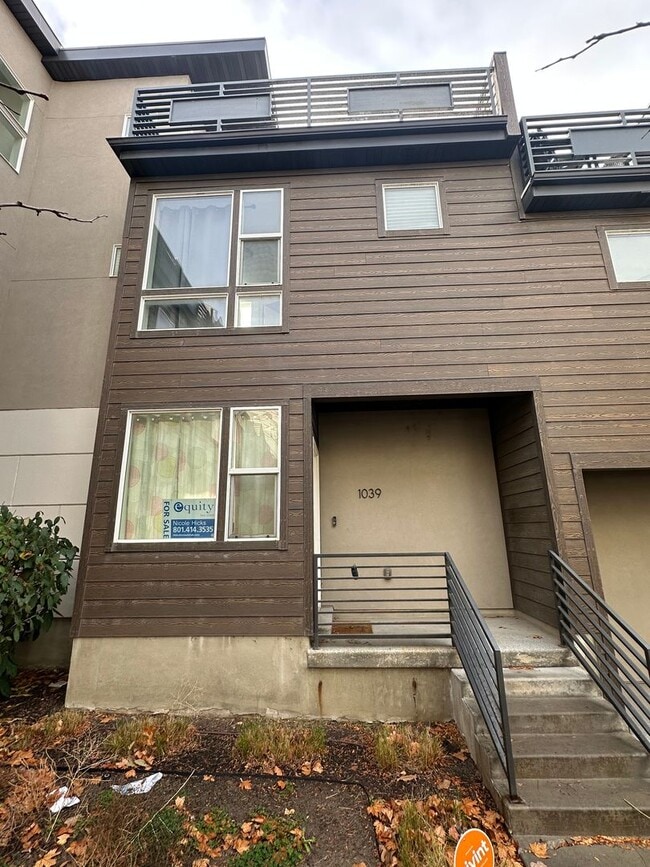 property at 1039 W Rooftop Dr