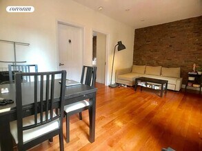110 St Marks Pl in New York, NY - Building Photo - Building Photo