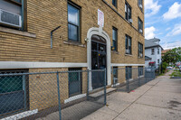 194 E 31st St in Paterson, NJ - Foto de edificio - Building Photo