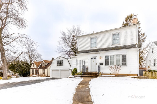 property at 3 Lakeview Dr