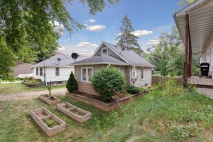 2107 Schlimgen Ave in Madison, WI - Building Photo