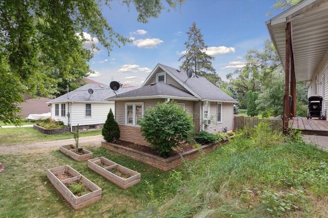 property at 2107 Schlimgen Ave