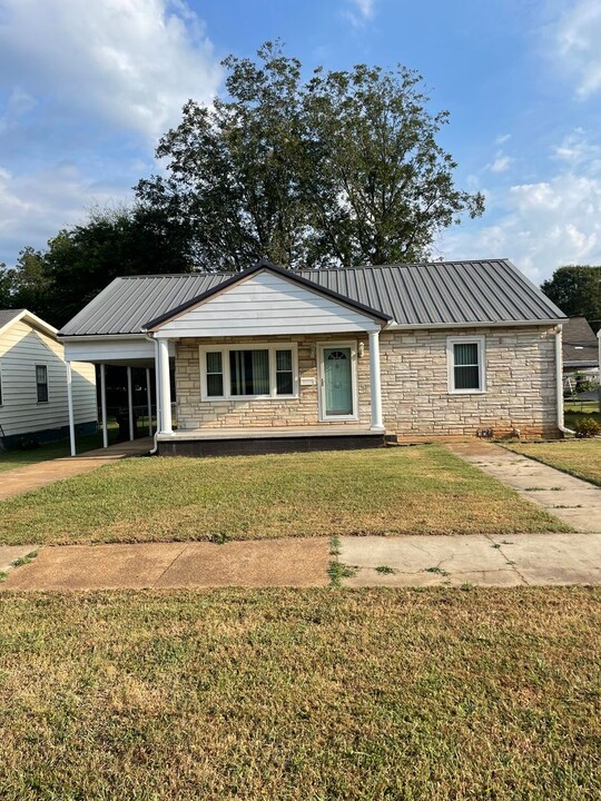 507 E 2nd St in Tuscumbia, AL - Building Photo